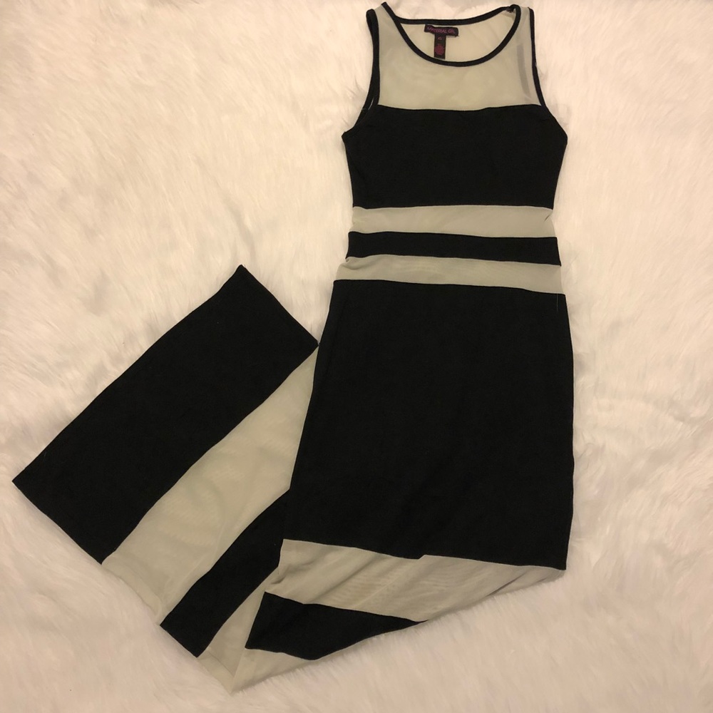 MATERIAL GIRL Colorblock Maxi Dress - Picture 9 of 10